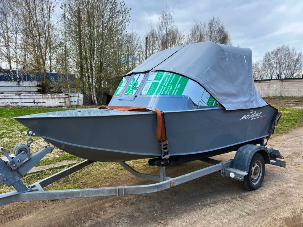 alt="Сравнительная таблица модельного ряда лодок Молния 380, 400, 420"