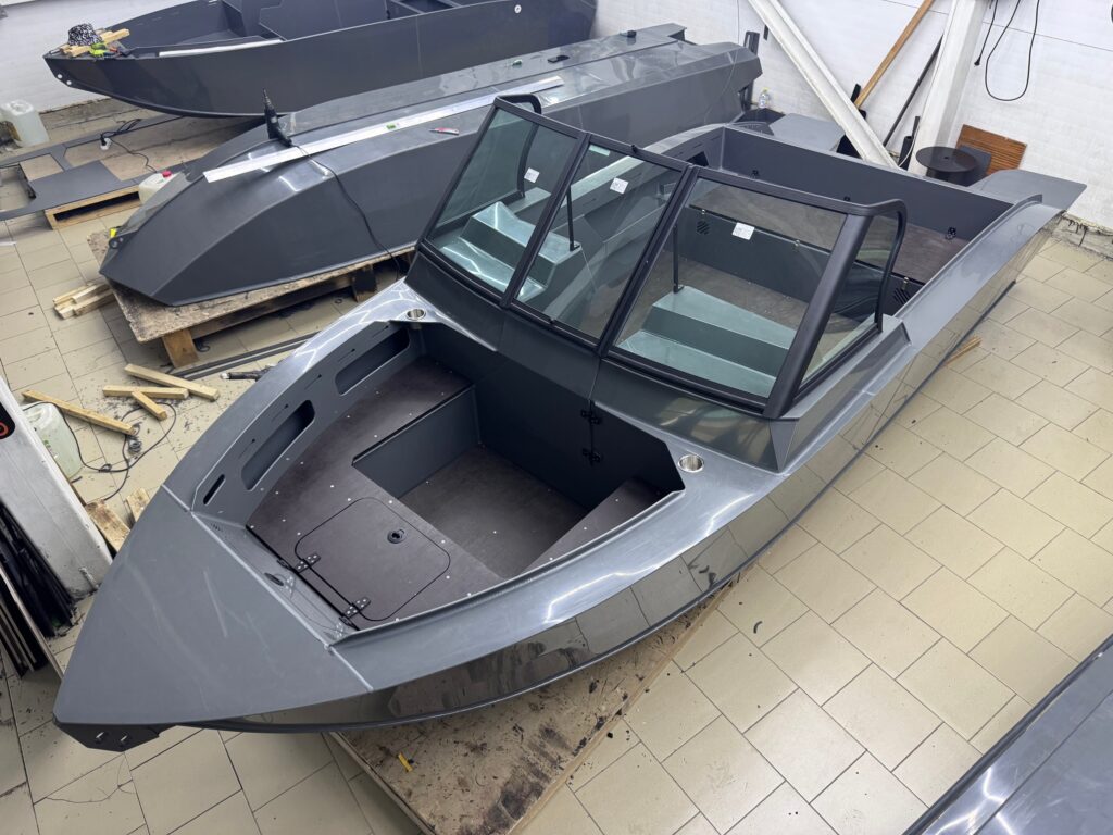 alt="лодки GOONCH 460 SV Fish"